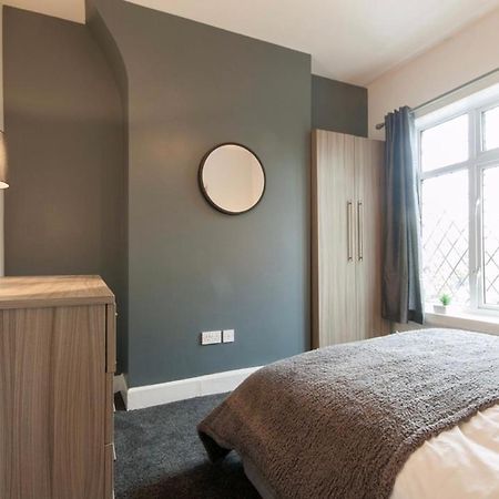Centralized Private 4 Bedroom House At Hanley With Free Parking Etruria Buitenkant foto