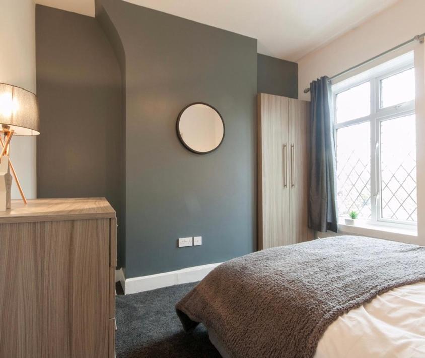Centralized Private 4 Bedroom House At Hanley With Free Parking Etruria Buitenkant foto