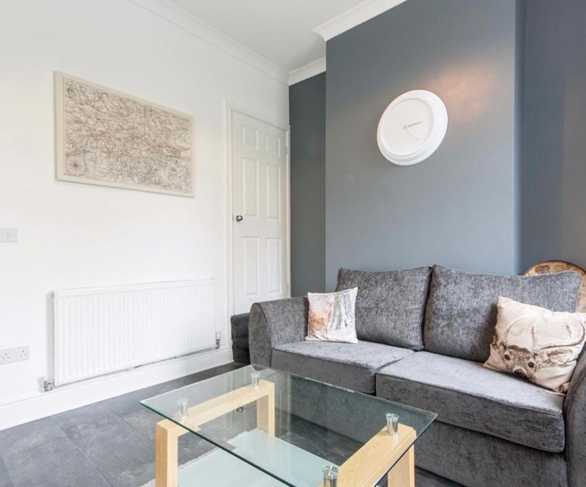 Centralized Private 4 Bedroom House At Hanley With Free Parking Etruria Buitenkant foto