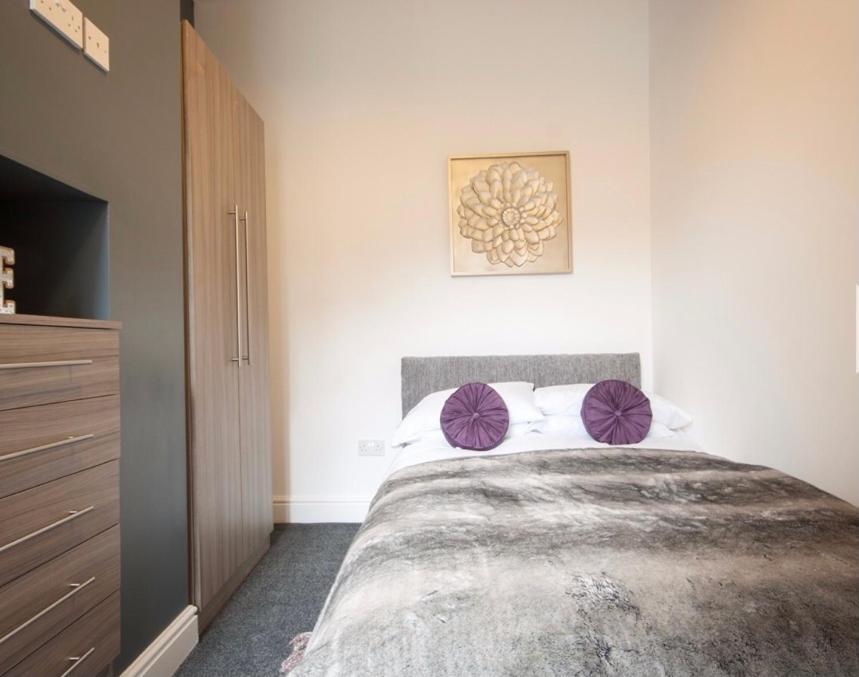 Centralized Private 4 Bedroom House At Hanley With Free Parking Etruria Buitenkant foto